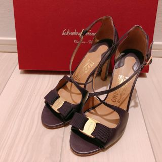 サルヴァトーレフェラガモ(Salvatore Ferragamo)のmegumi様専用★フェラガモ ヴァラ リボン サンダル&クラッチバッグ(サンダル)