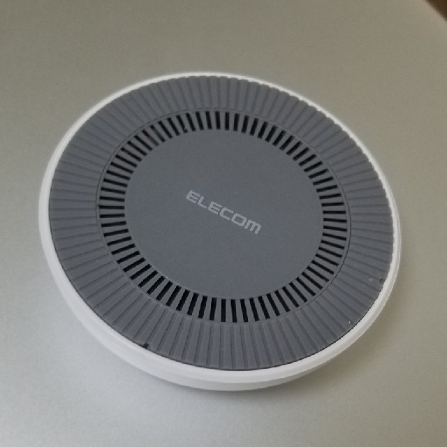 ELECOM(エレコム)のELECOM ワイヤレス充電器 スマホ/家電/カメラのスマートフォン/携帯電話(バッテリー/充電器)の商品写真