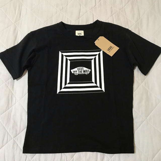 VANS(ヴァンズ)の着画あり 新品未使用タグ付き VANS Tシャツ 黒 バンズ レディースのトップス(Tシャツ(半袖/袖なし))の商品写真