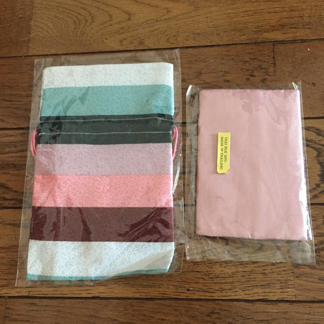 韓国民芸品小袋とタイシルクタイ製ティッシュ入れ レディースのファッション小物(ポーチ)の商品写真