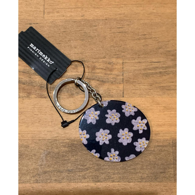 marimekko(マリメッコ)のmarimekko puketti キーホルダー　新品　プケッティ　ネイビー レディースのファッション小物(キーホルダー)の商品写真