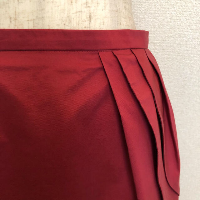 JUSGLITTY(ジャスグリッティー)のJUSGLITTY ワインレッド色スカート レディースのスカート(ひざ丈スカート)の商品写真