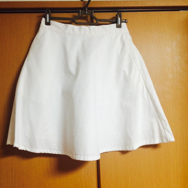 WEGO(ウィゴー)のWEGO 白色スカート レディースのスカート(ミニスカート)の商品写真