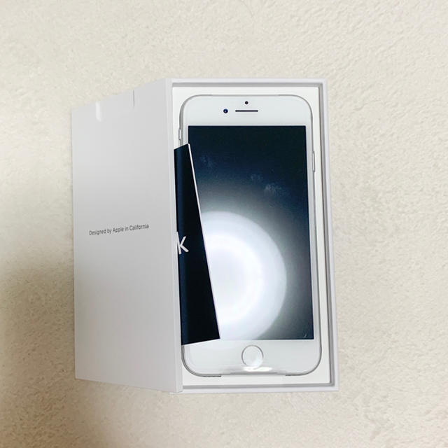 iPhone 8 シルバー 64GB simフリー 新品未使用- iPhone 8 シルバー 64GB simフリー 新品未使用-