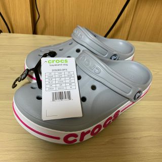 クロックス(crocs)のクロックス　ライトグレー×キャンディピンク　新品未使用　22cm(サンダル)