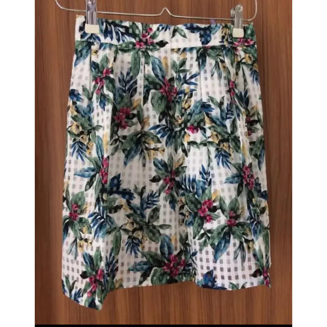 【美品】花柄スカート 白 レディースのスカート(ミニスカート)の商品写真