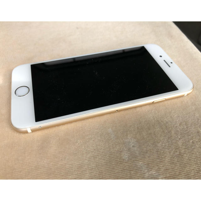 Apple(アップル)のiPhone6 16GB au ゴールド 送料無料 スマホ/家電/カメラのスマートフォン/携帯電話(スマートフォン本体)の商品写真