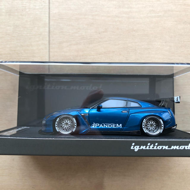 イグニッションモデル1/43 PANDEM R35 GT-R ブルーメタリック エンタメ/ホビーのおもちゃ/ぬいぐるみ(ミニカー)の商品写真