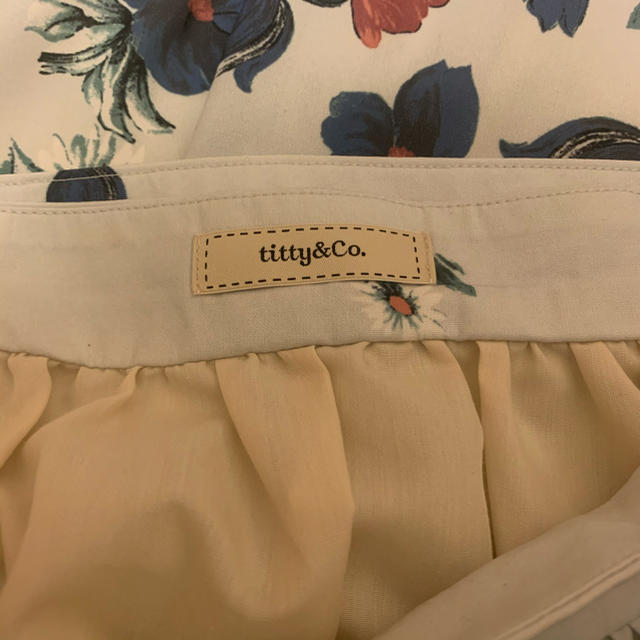 titty&co(ティティアンドコー)のtitty&Co. 花柄スカート レディースのスカート(ひざ丈スカート)の商品写真