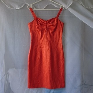 エイチアンドエム(H&M)のH&M ドレス ワンピース キャミソール型 オレンジ 赤 Mサイズ 美品(ひざ丈ワンピース)