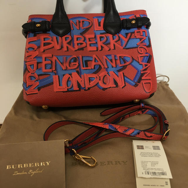 65%OFF【送料無料】 Small BURBERRY - BURBERRY Banner Tote Graffiti