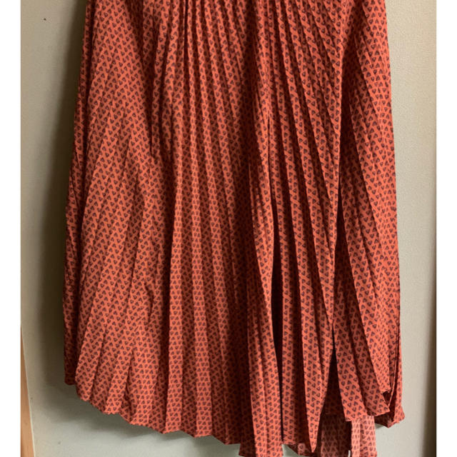 GU(ジーユー)のイレギュラーヘムプリーツロングスカート(ジオメトリック) レディースのスカート(ロングスカート)の商品写真