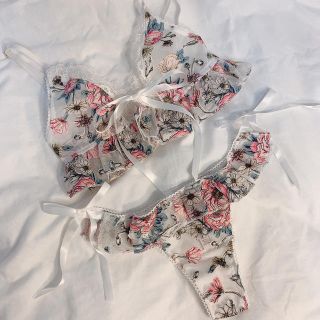 ヴィクトリアズシークレット(Victoria's Secret)の【SALE中】Victoria'ssecret✴︎flowershower✴︎(ブラ&ショーツセット)