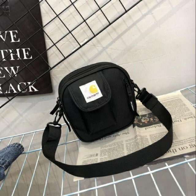 carhartt(カーハート)のあユみ様専用carhartt ショルダーバッグ ブラック メンズのバッグ(ショルダーバッグ)の商品写真