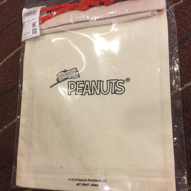 PEANUTS(ピーナッツ)の新品未使用 PEANUTSスヌーピーの巾着 エンタメ/ホビーのおもちゃ/ぬいぐるみ(キャラクターグッズ)の商品写真