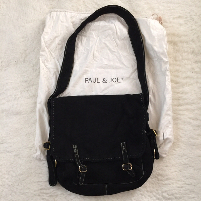PAUL & JOE(ポールアンドジョー)の直営店品リアルムートンバック斜め掛け◎ レディースのバッグ(メッセンジャーバッグ)の商品写真