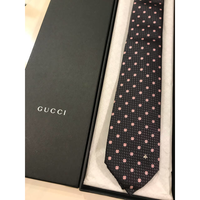 Gucci(グッチ)の【未使用】グッチネクタイ/シャネル 2本セット メンズのファッション小物(ネクタイ)の商品写真