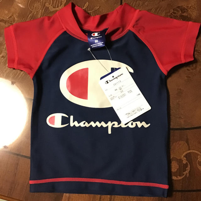 Champion(チャンピオン)の新品　チャンピオン　ラッシュガード　90 キッズ/ベビー/マタニティのキッズ服男の子用(90cm~)(水着)の商品写真