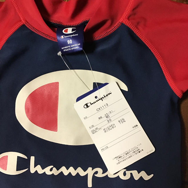 Champion(チャンピオン)の新品　チャンピオン　ラッシュガード　90 キッズ/ベビー/マタニティのキッズ服男の子用(90cm~)(水着)の商品写真