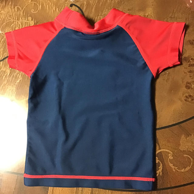 Champion(チャンピオン)の新品　チャンピオン　ラッシュガード　90 キッズ/ベビー/マタニティのキッズ服男の子用(90cm~)(水着)の商品写真