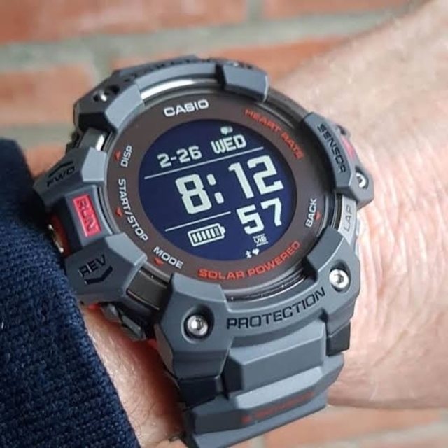 【新品未使用】G-SHOCK  G-SQUAD  GBD-H1000-8JR