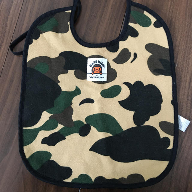 A BATHING APE(アベイシングエイプ)のBAPE KIDS 新生児スタイ、帽子、手袋セット キッズ/ベビー/マタニティのこども用ファッション小物(ベビースタイ/よだれかけ)の商品写真