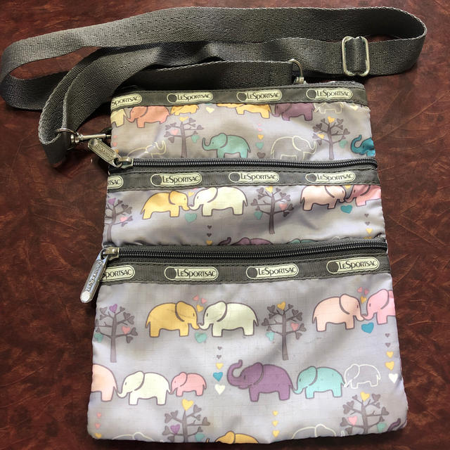 LeSportsac(レスポートサック)の値下げ レスポートサック 三段ポシェット レディースのバッグ(ボディバッグ/ウエストポーチ)の商品写真