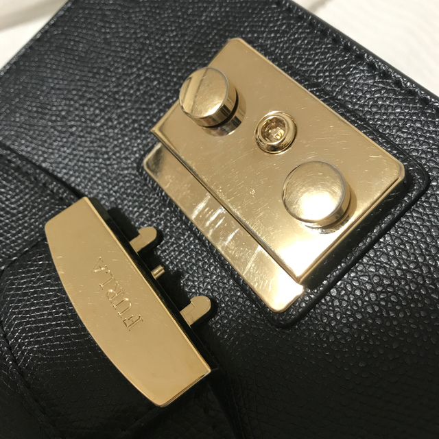 Furla(フルラ)のフルラ　FURLA チェーン　バック　ブラック レディースのバッグ(ショルダーバッグ)の商品写真