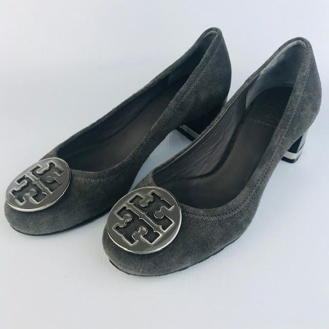 Tory Burch(トリーバーチ)の美品⭐︎TORY BURCH★ビッグログ チャンキーヒールスエードパンプス(5M レディースの靴/シューズ(ハイヒール/パンプス)の商品写真