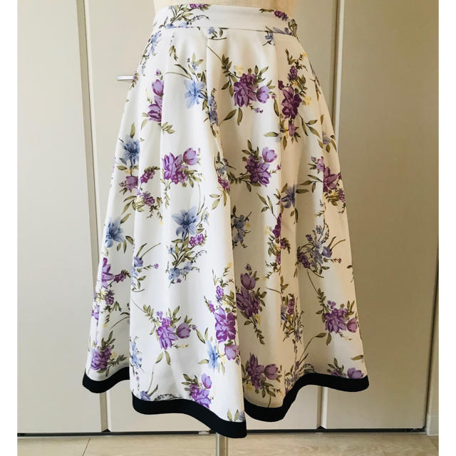 allamanda(アラマンダ)のアラマンダ　花柄スカート レディースのスカート(ひざ丈スカート)の商品写真