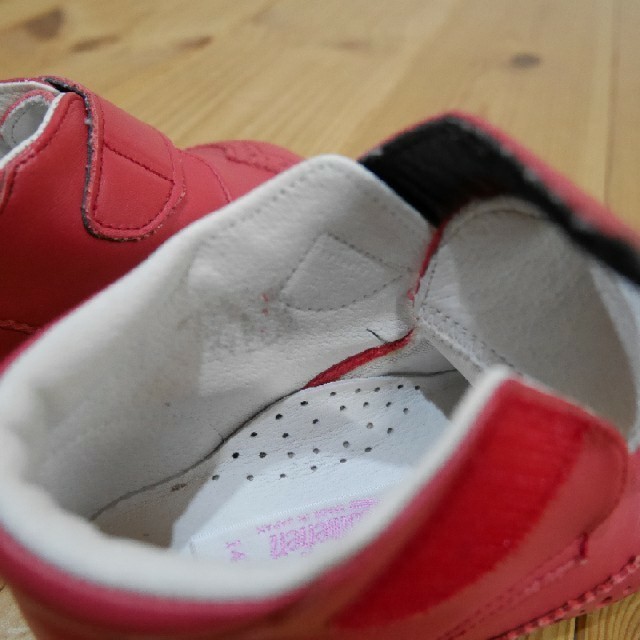 familiar(ファミリア)のレザリアン 14.0 13.5 レザー フォーマル 赤 レッド キッズ/ベビー/マタニティのベビー靴/シューズ(~14cm)(スニーカー)の商品写真
