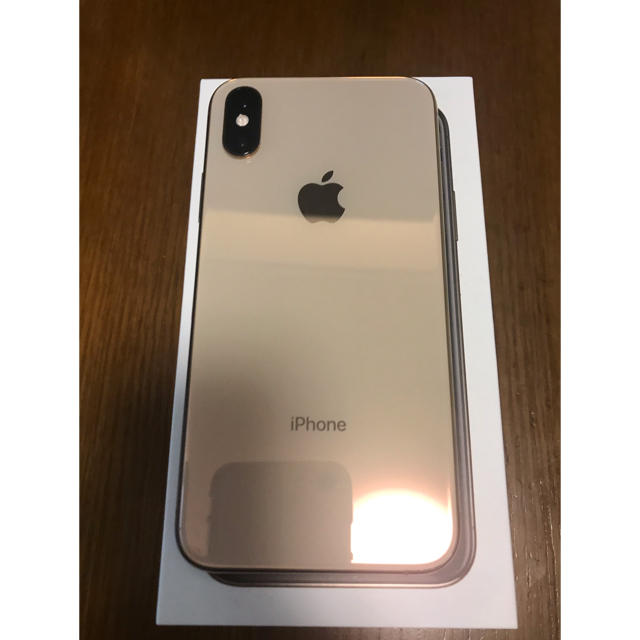 iPhone(アイフォーン)のiphone Xs 256GB ゴールド美品 スマホ/家電/カメラのスマートフォン/携帯電話(スマートフォン本体)の商品写真