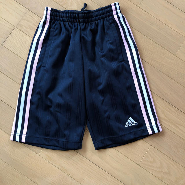 adidas(アディダス)のハーフパンツ キッズ/ベビー/マタニティのキッズ服女の子用(90cm~)(パンツ/スパッツ)の商品写真