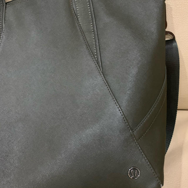 lululemon(ルルレモン)のlululemon      ルルレモン　ショルダーバッグ　 レディースのバッグ(ショルダーバッグ)の商品写真