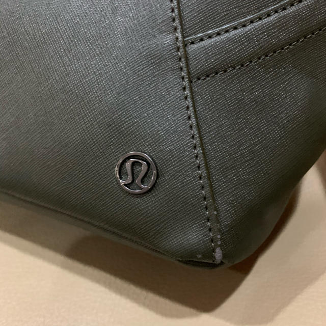 lululemon(ルルレモン)のlululemon      ルルレモン　ショルダーバッグ　 レディースのバッグ(ショルダーバッグ)の商品写真