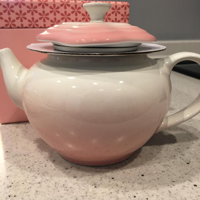 LE CREUSET(ルクルーゼ)の⭐︎新品未使用⭐︎ル・クルーゼ　フラワーティーポット インテリア/住まい/日用品のキッチン/食器(収納/キッチン雑貨)の商品写真