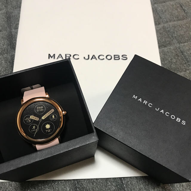 MARC JACOBS(マークジェイコブス)の値下げ中！新品★マークジェイコブス★スマートウォッチ  レディースのファッション小物(腕時計)の商品写真