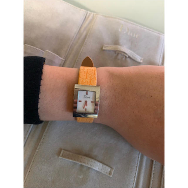 腕時計ディオール腕時計ストラップ付き。