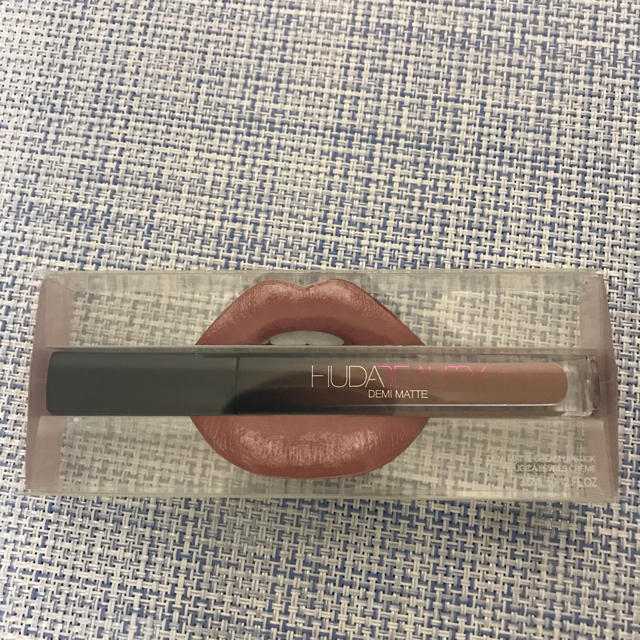 Sephora(セフォラ)のHUDA BEAUTY DEMI MATTE CREAM LIPSTICK  コスメ/美容のベースメイク/化粧品(口紅)の商品写真