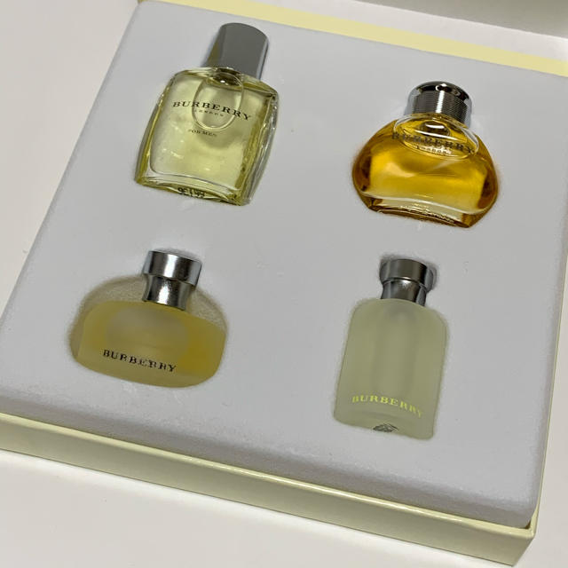 BURBERRY(バーバリー)の未使用★バーバリー ロンドン / ウィークエンド 5ml  ミニ香水 4本セット コスメ/美容の香水(ユニセックス)の商品写真