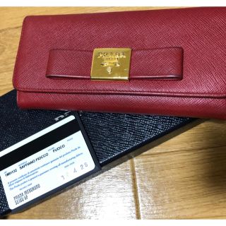 プラダ(PRADA)のプラダ  サフィアーノレザー  長財布  赤(財布)