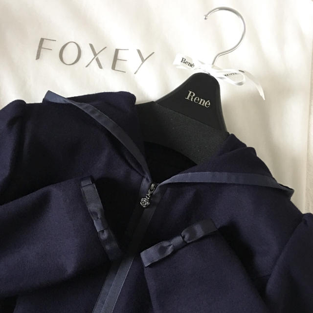 フォクシー♡合わせやすい上品パーカ♡グラグランリボンにロゴが入って