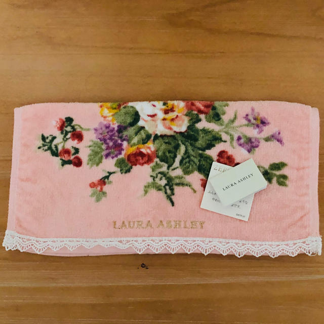 LAURA ASHLEY(ローラアシュレイ)の新品　ローラアシュレイ   タオルハンカチ レディースのファッション小物(ハンカチ)の商品写真