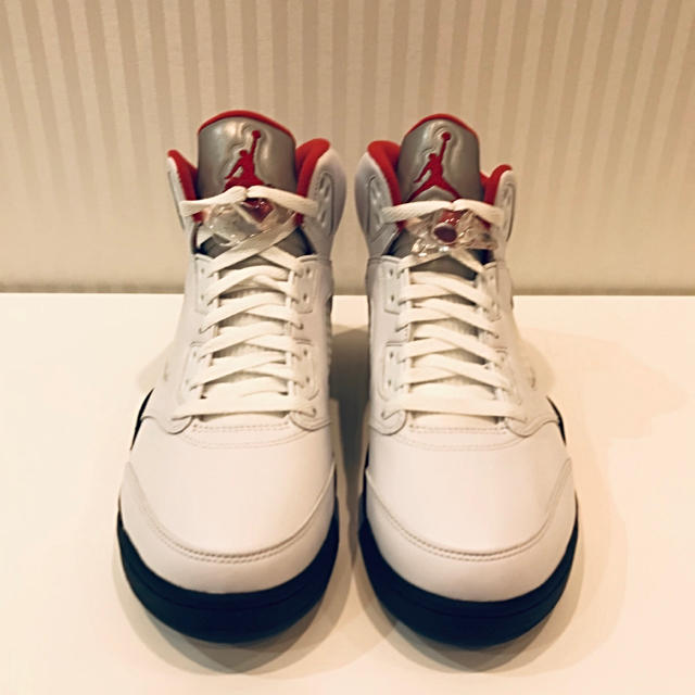 NIKE(ナイキ)のNIKE AIR JORDAN 5 RETRO FireRed 27㎝ メンズの靴/シューズ(スニーカー)の商品写真