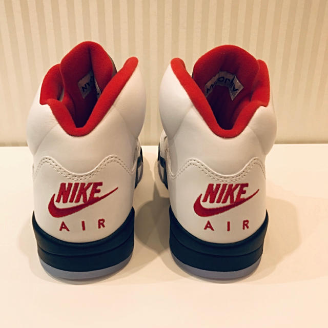 NIKE(ナイキ)のNIKE AIR JORDAN 5 RETRO FireRed 27㎝ メンズの靴/シューズ(スニーカー)の商品写真