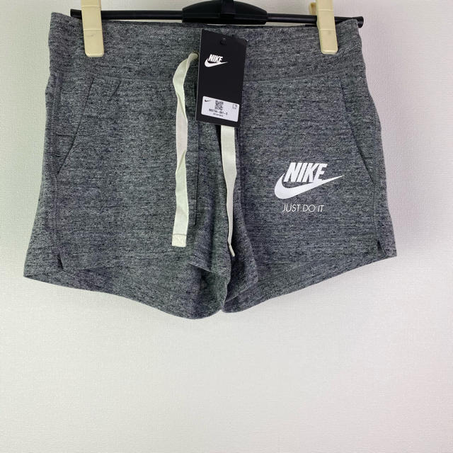 NIKE(ナイキ)の新品★期間限定SALE★Nike ナイキ スエット ショート パンツ S サイズ レディースのパンツ(ショートパンツ)の商品写真