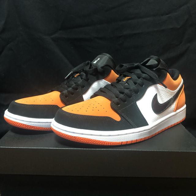 NIKE(ナイキ)の【新品未使用26.0cm】エア ジョーダン 1 ロー　AIRJORDAN1LOW メンズの靴/シューズ(スニーカー)の商品写真