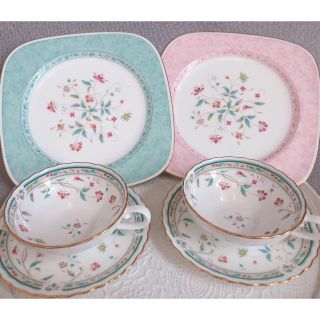 ノリタケ(Noritake)の未使用ノリタケ　ボーンチャイナティーカップソーサー2客&ケーキプレート2枚セット(グラス/カップ)