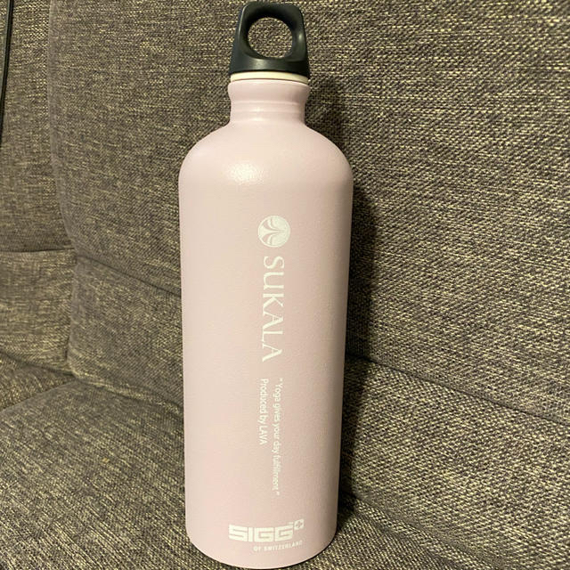 SIGG(シグ)のかか様専用！siggラバLAVA水素水ボトル★sukalaスカーラボトル★二本 スポーツ/アウトドアのトレーニング/エクササイズ(ヨガ)の商品写真