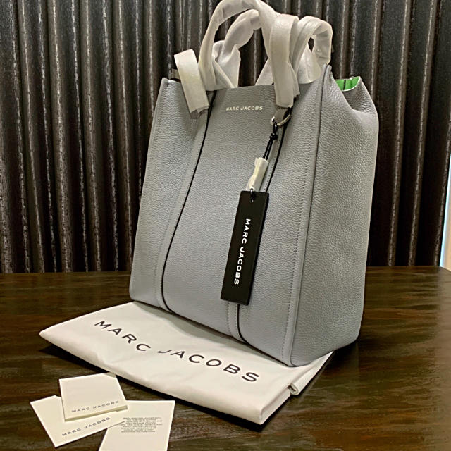 MARC JACOBS(マークジェイコブス)の新品マークジェイコブス THE OVERSIZED TAG TOTE レディースのバッグ(トートバッグ)の商品写真